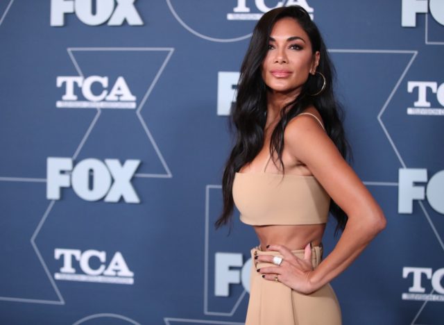 nicole scherzinger in crop top on red carpet