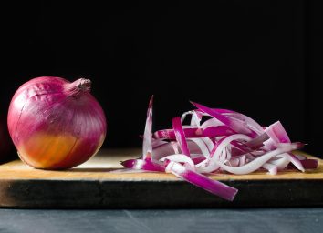 sliced red onion