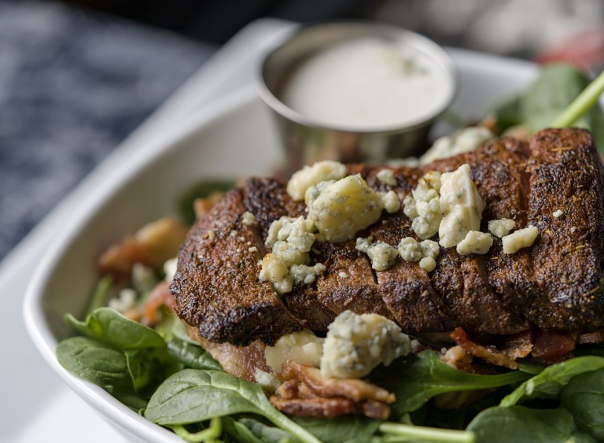 steak salad with blue cheese