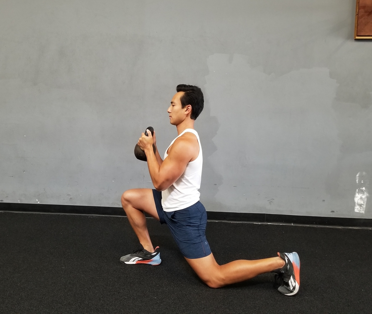 4 Kettblebells reverse lunges