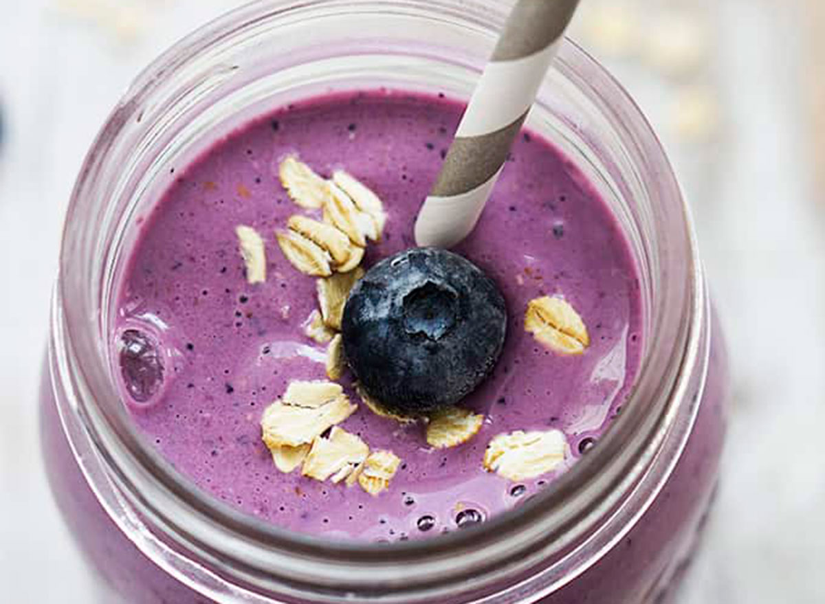 berry oat smoothie