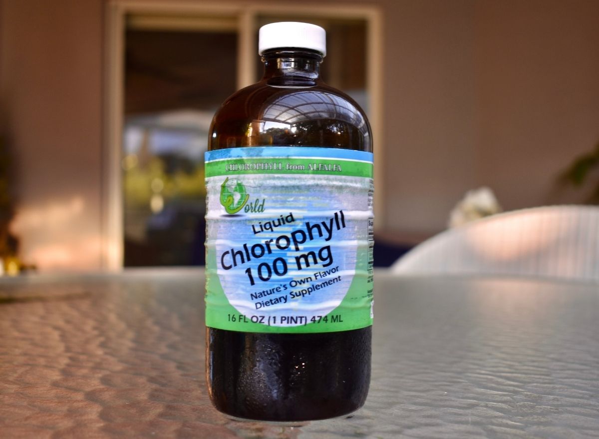 chlorophyll 100 mg bottle close up