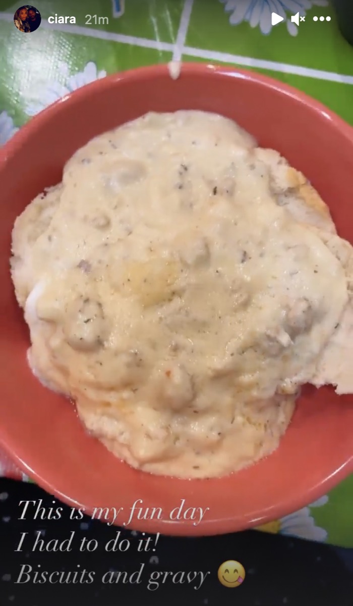 ciara's recipe for biscuits and gravy