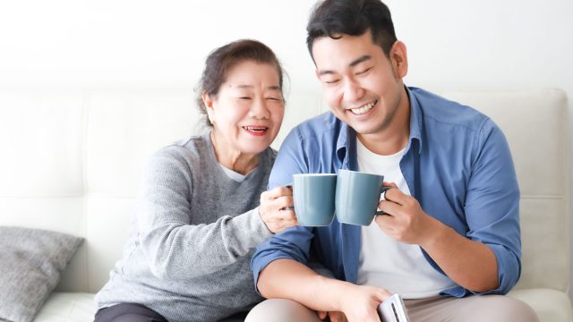 two people drinking coffee