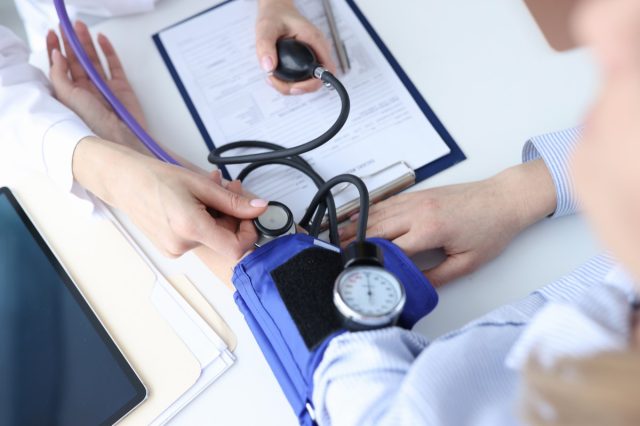 7 Clear Signs Of High Blood Pressure Most People Miss