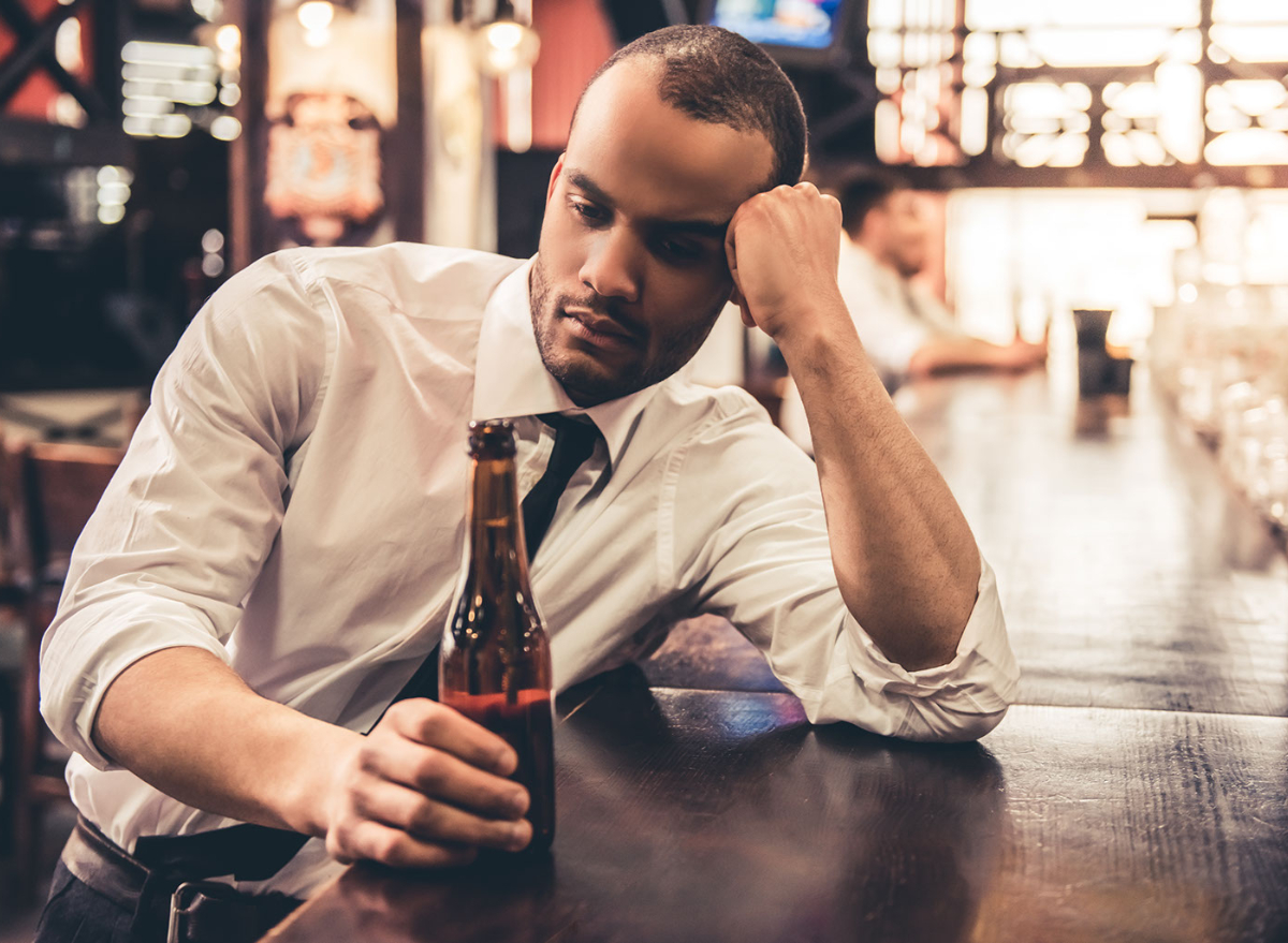 One Major Side Effect of Drinking Alcohol on an Empty Stomach