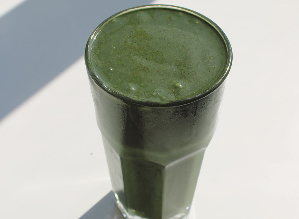 green smoothie in glass