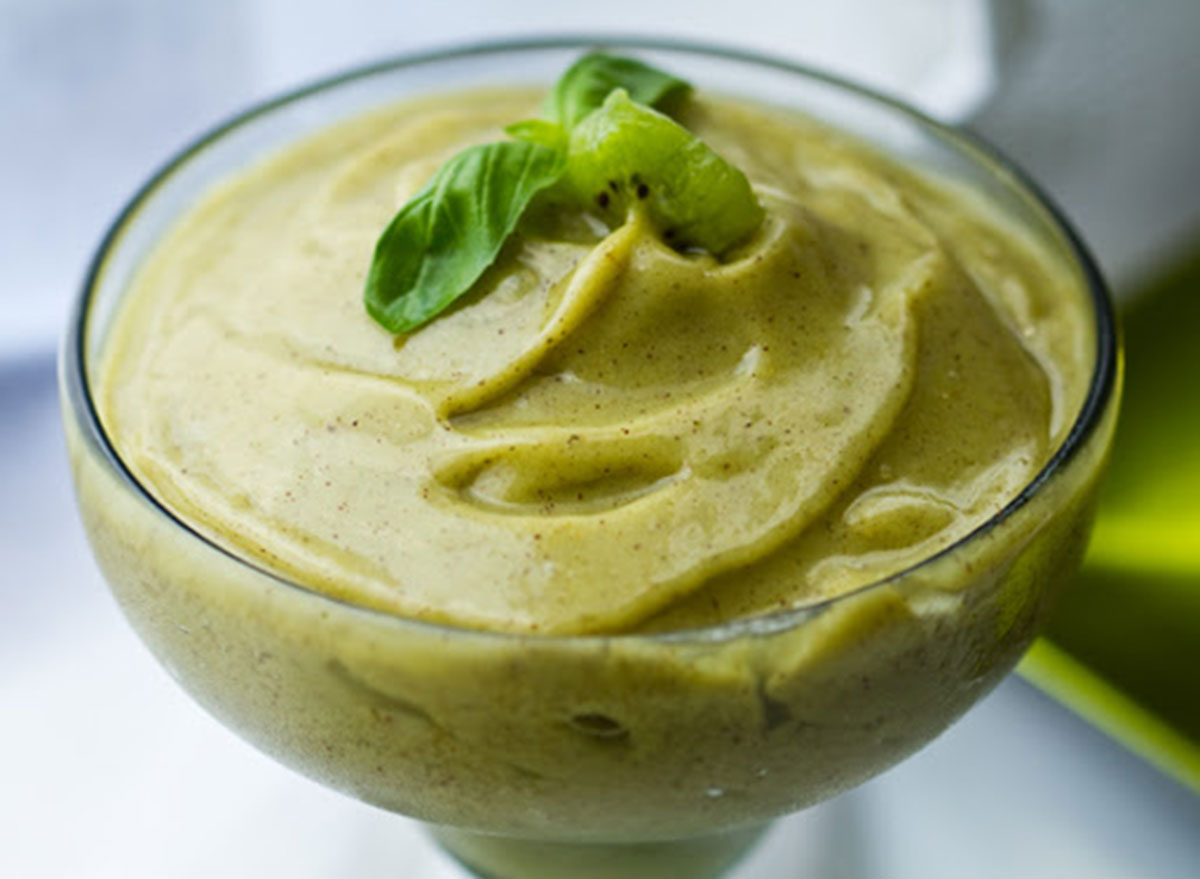 kiwi basil smoothie