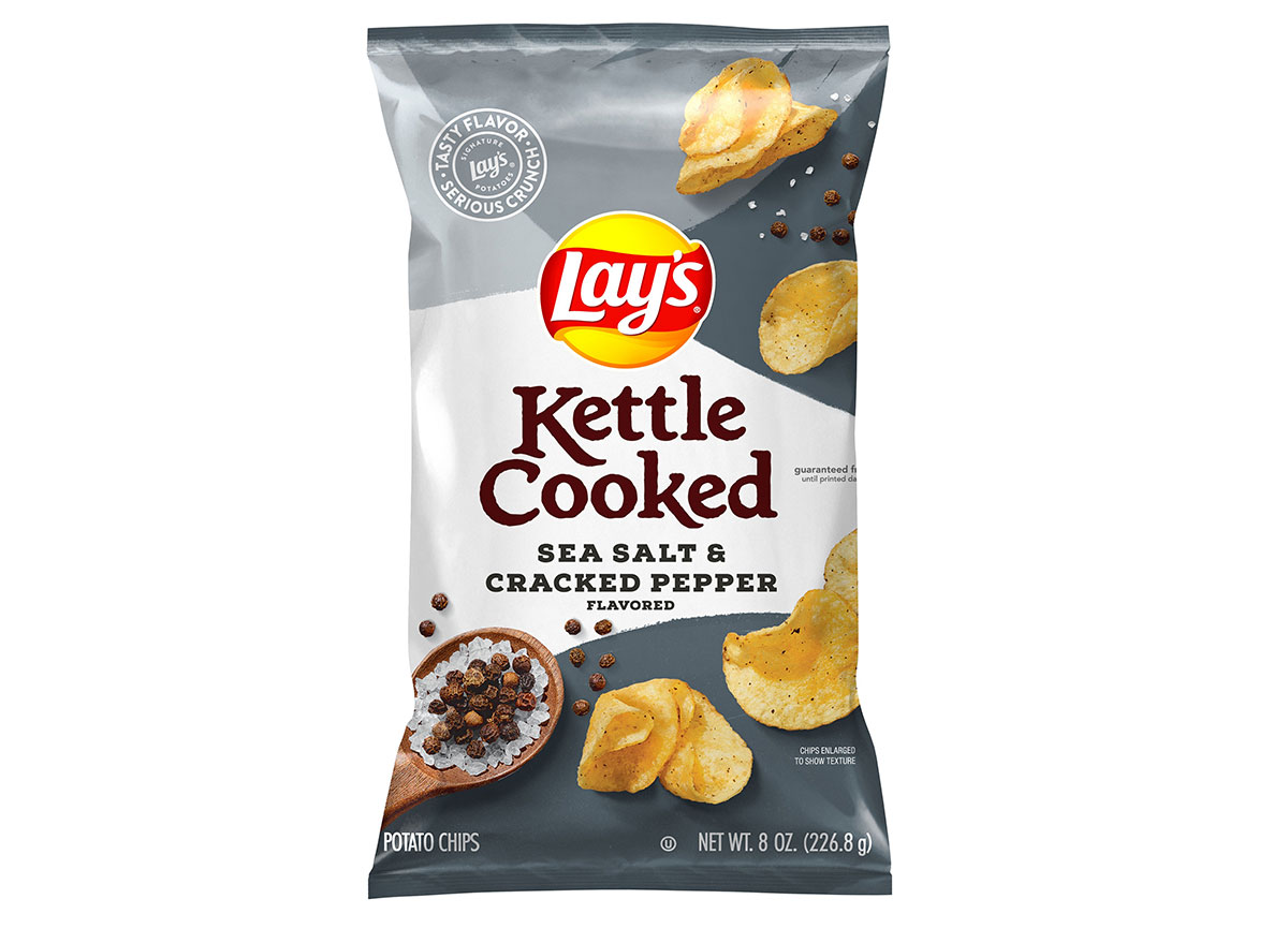 lays kettle cooked sea salt cracked pepper