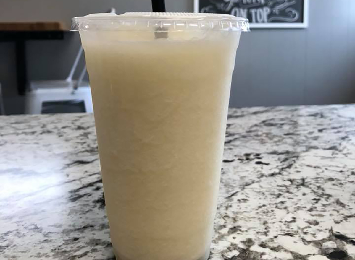 lemonade smoothie on granite counter