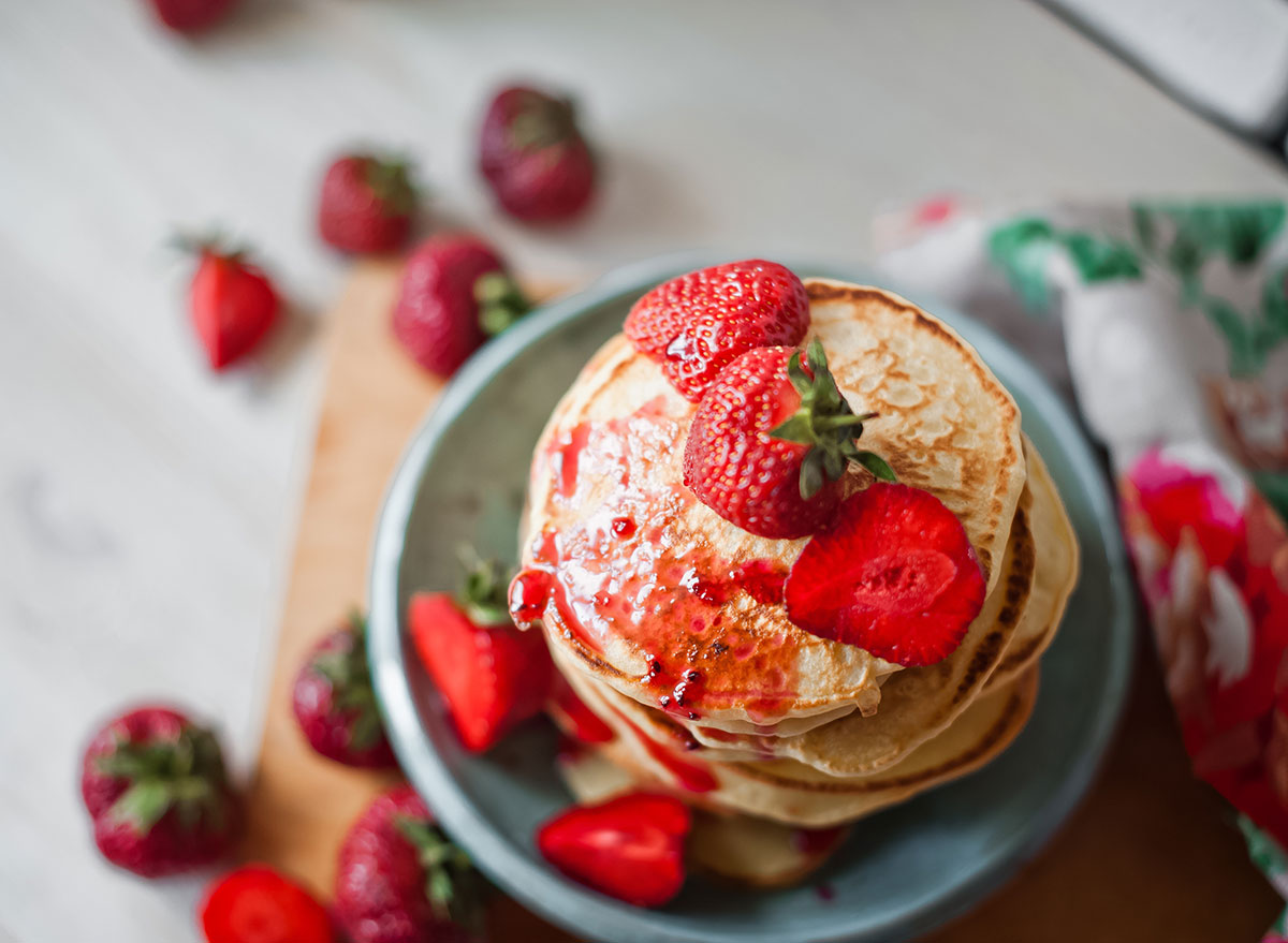 pancakes strawberries