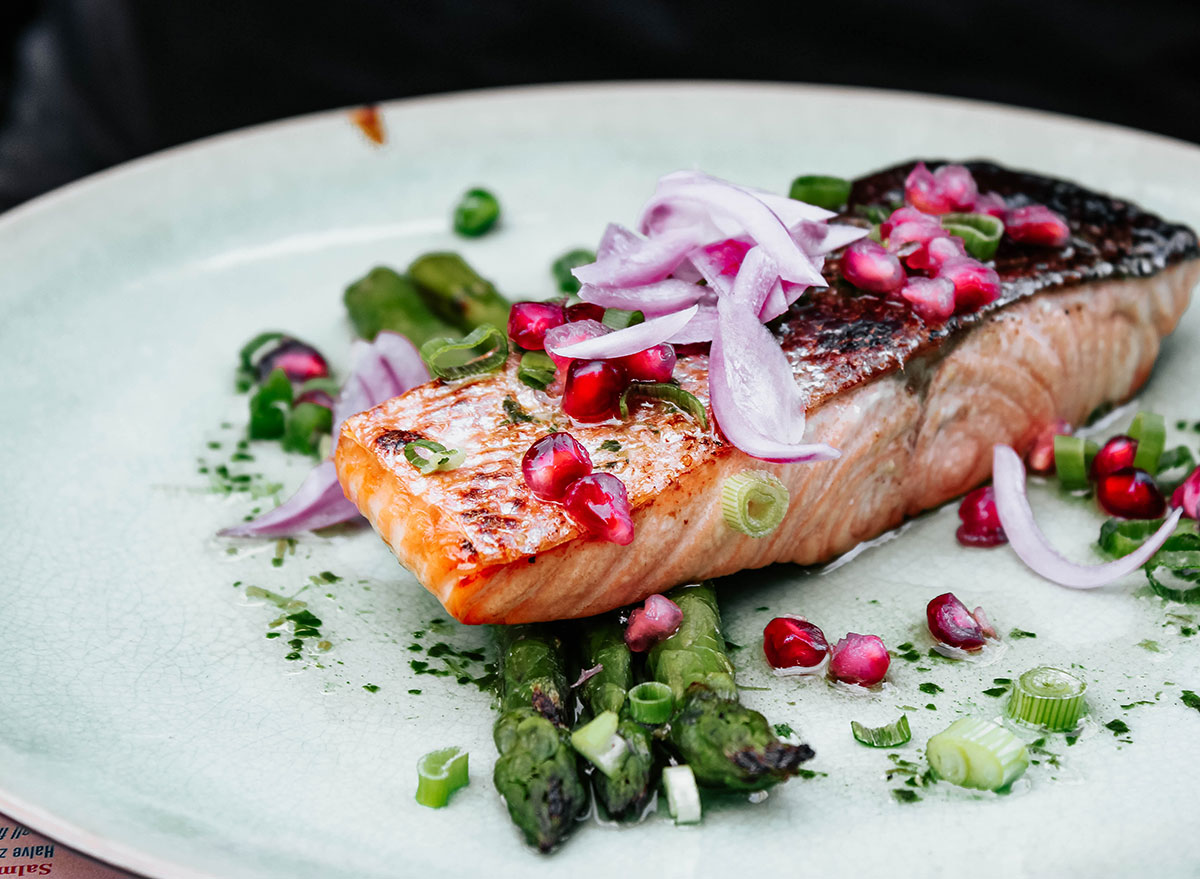 6 Ways Eating Fish Can Help You Lose Weight, Say Dietitians — Eat This