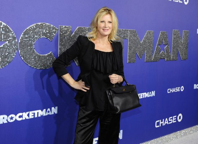 sandra lee in black outfit on red carpet