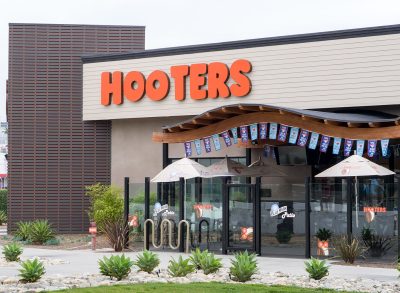 The Best and Worst Items at Hooters, According to Dietitians