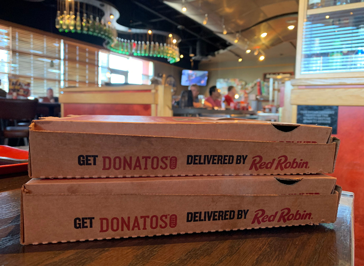 Red Robin's New Pizza Has This Major Issue, Customers Say — Eat This