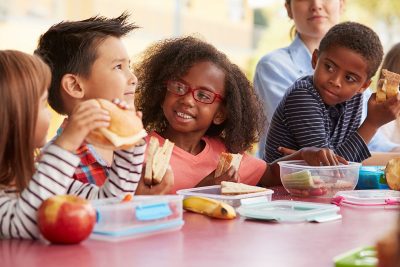 kids eating lunch