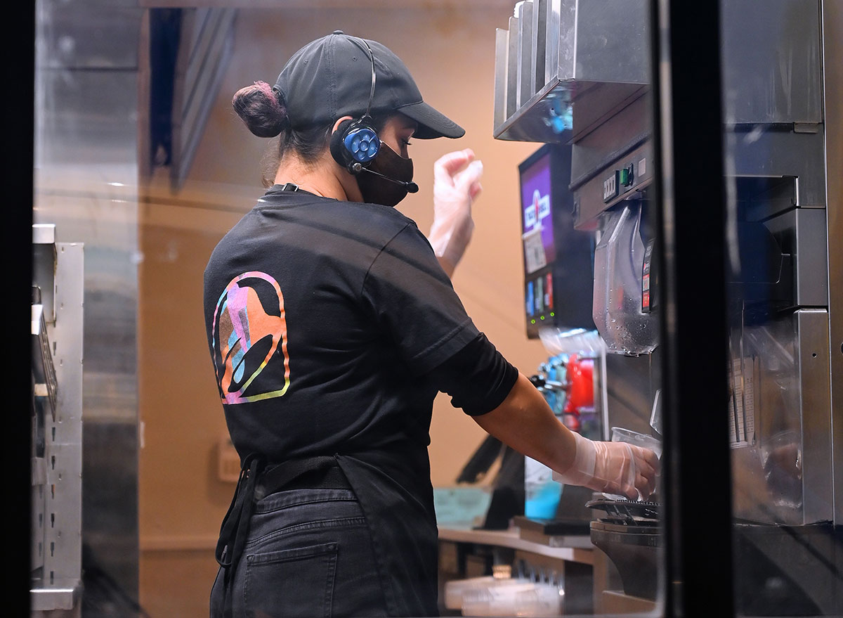 taco bell employee