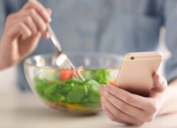 woman counting calories with diet app