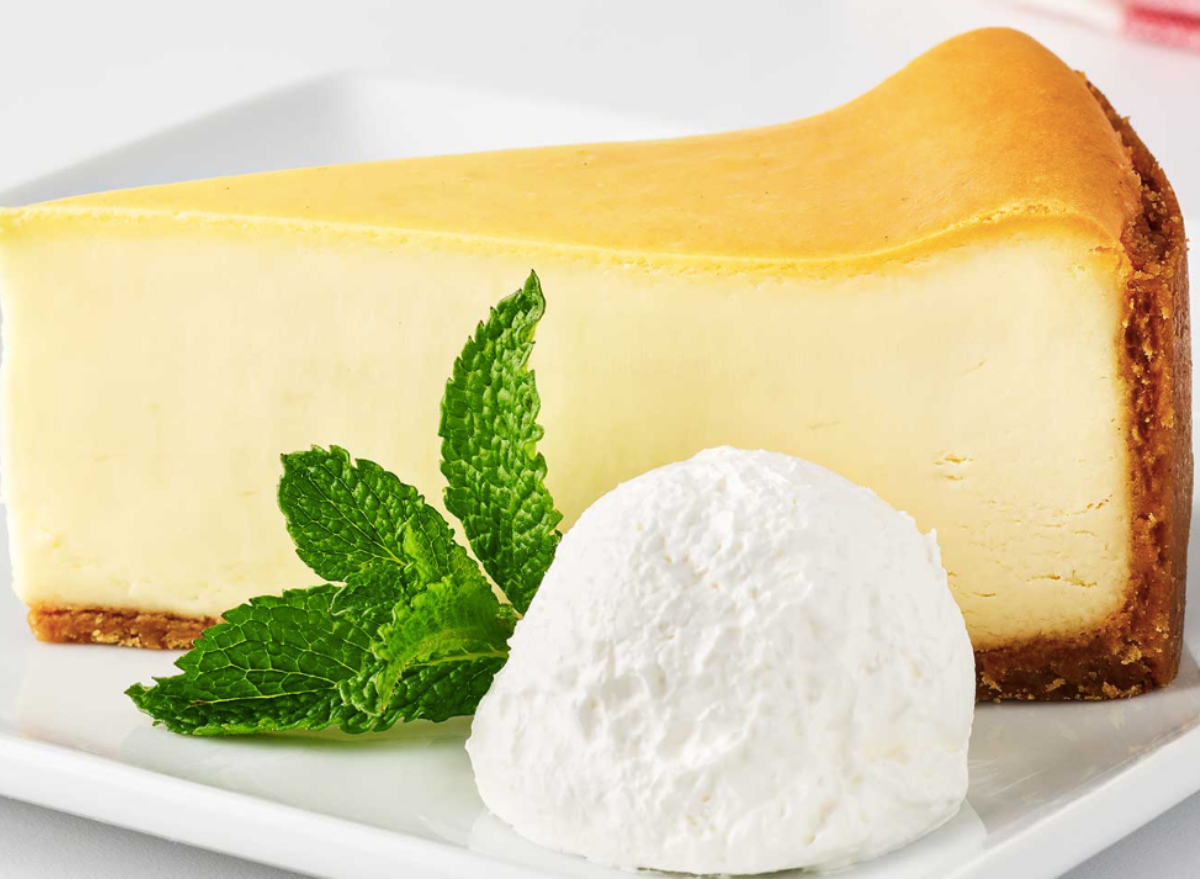 The 1 Healthiest Dessert At The Cheesecake Factory Dietitian Says Eat This Not That