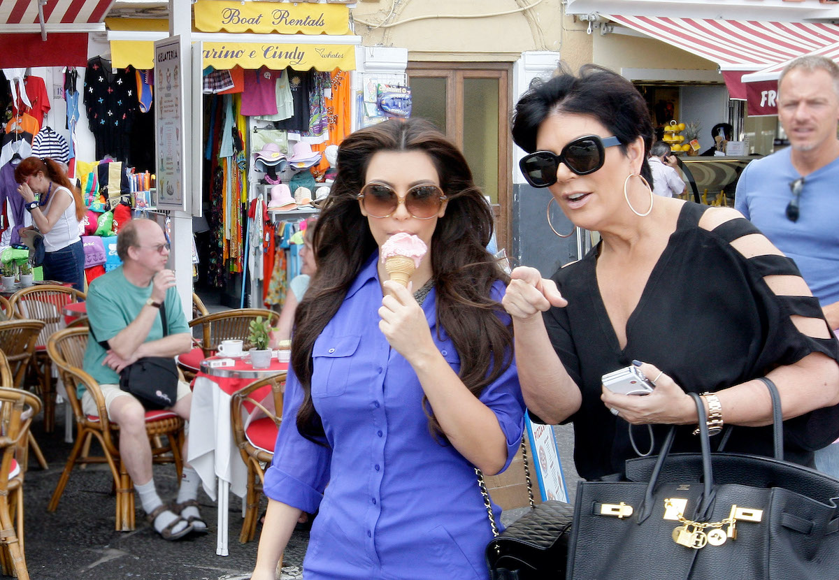 Kim e Kris Jenner comer sorvete