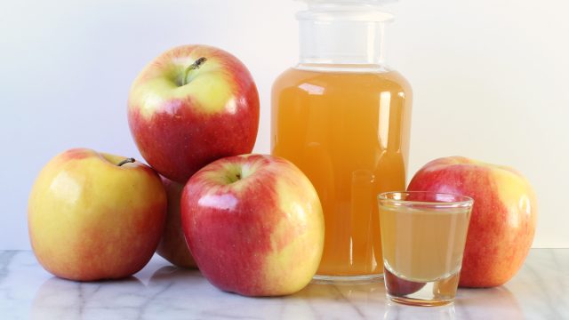 Apple cider vinegar apples shot