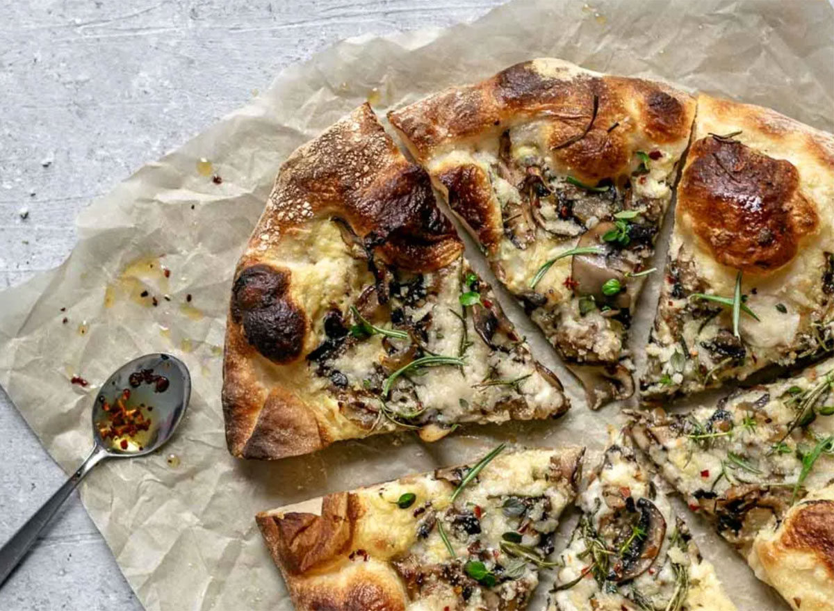 caramelized mushroom pizza