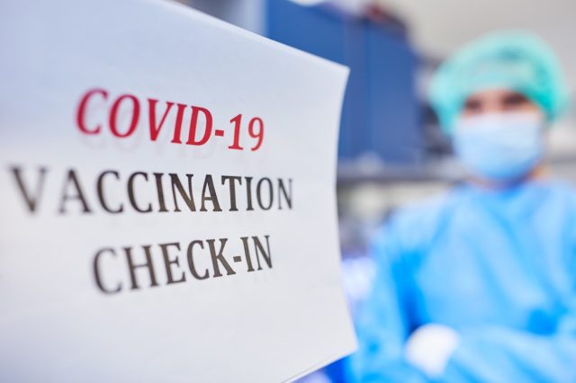 برای واکسیناسیون کروناویروس علیه کووید-19 با یک پزشک در پس زمینه ثبت نام کنید.