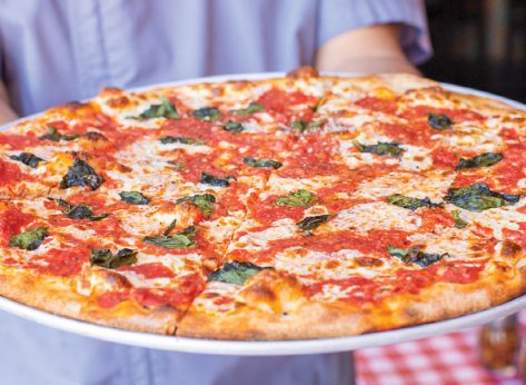 7 Pizza Chains That Use Fresh, Never-Frozen Dough