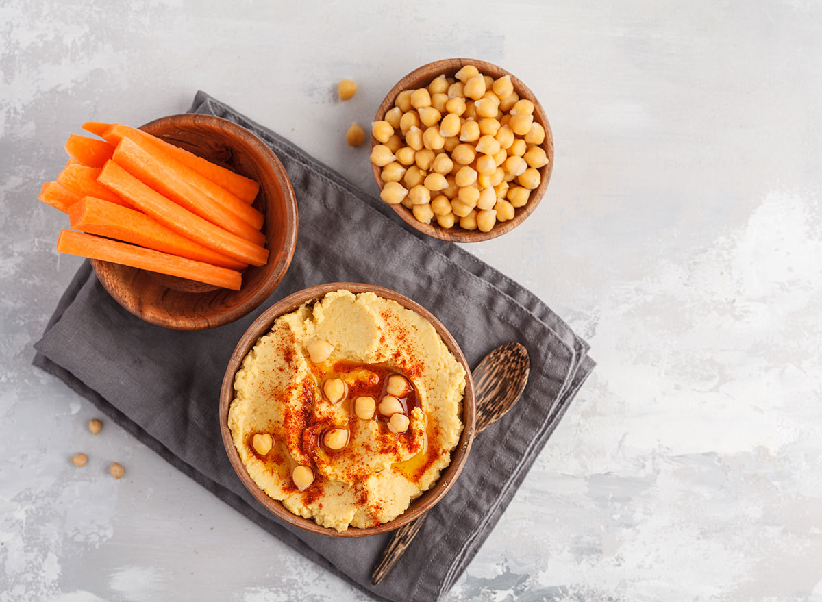 hummus carrots