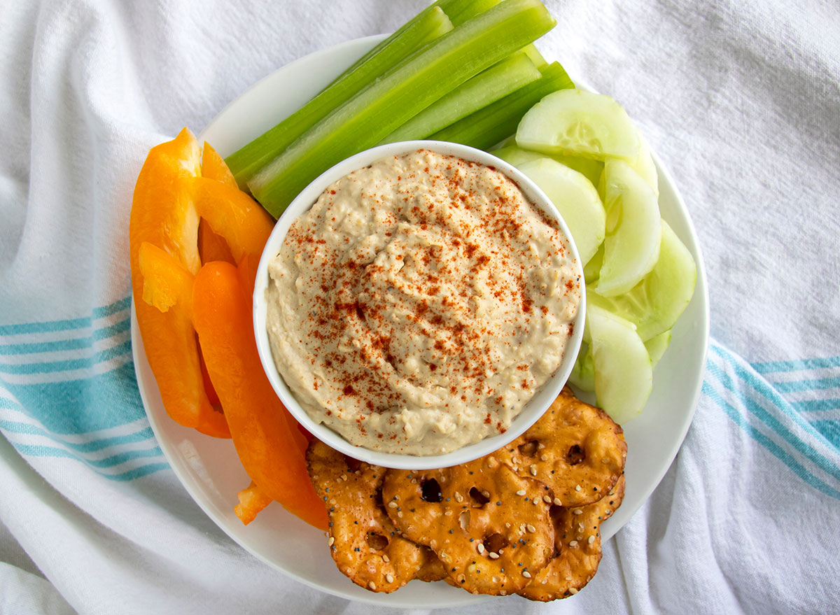 hummus pretzels