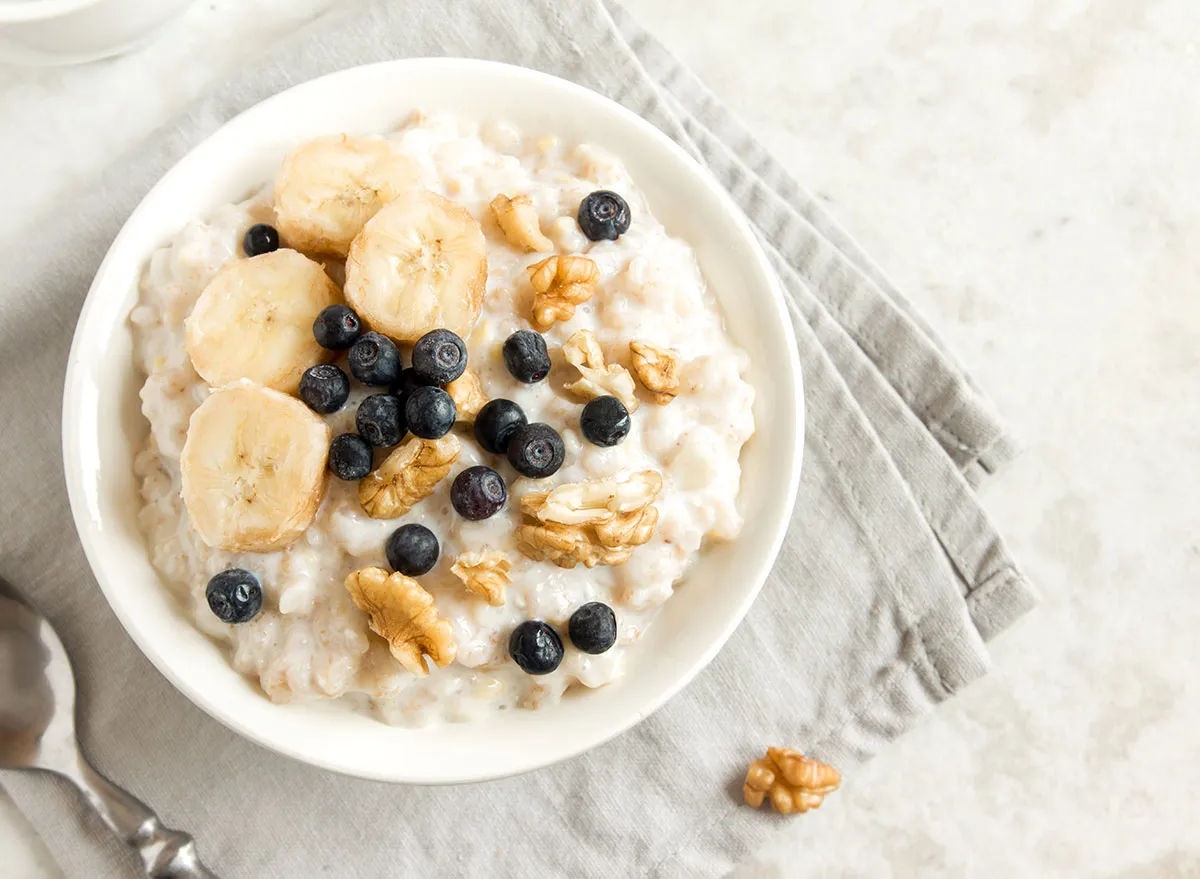 The Secret Oatmeal Trick For a Flat Belly, Says Dietitian — Eat This