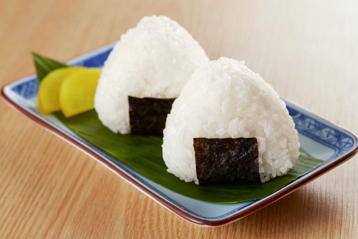 onigiri on green plate