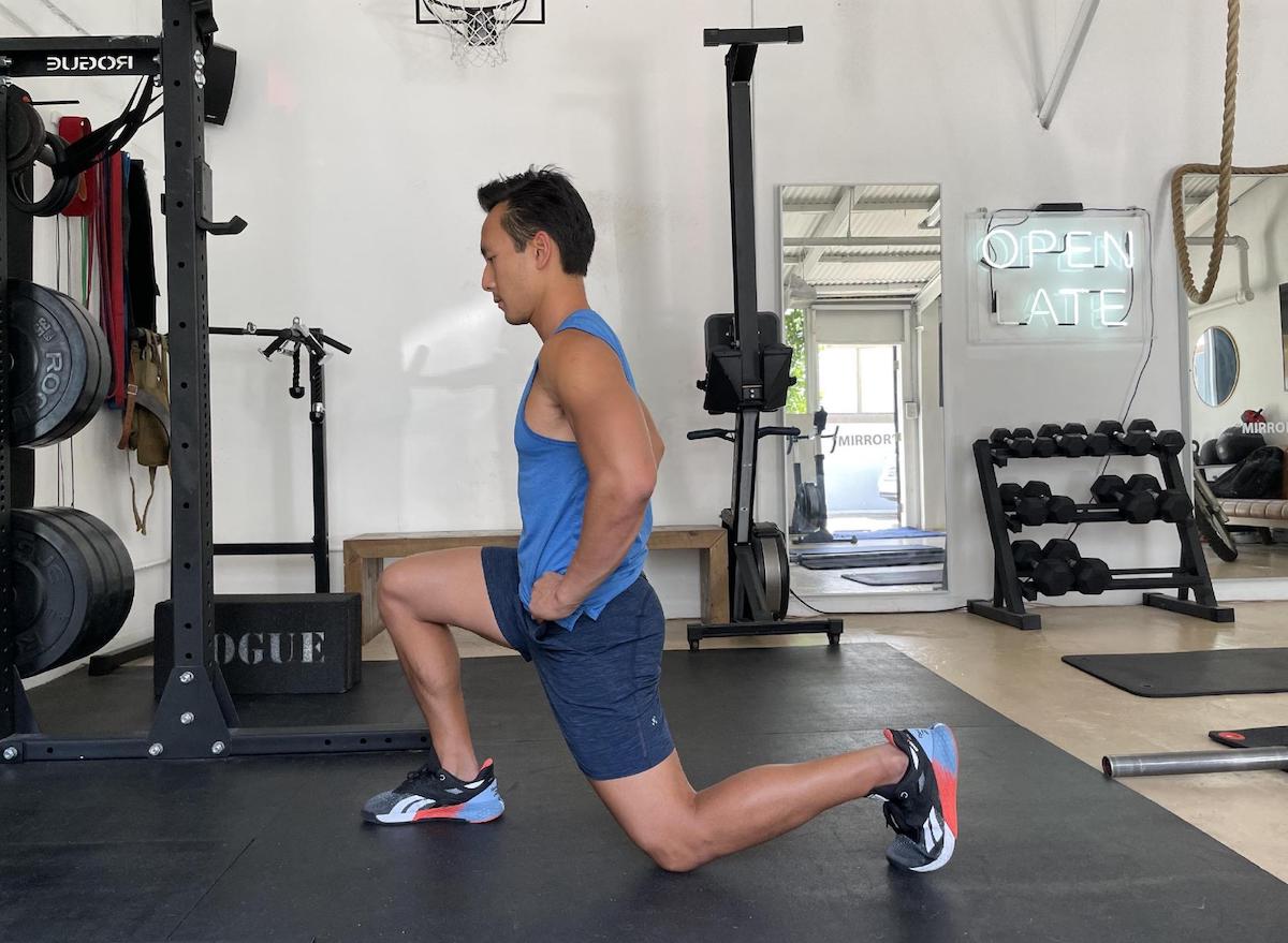 how to do a reverse lunge