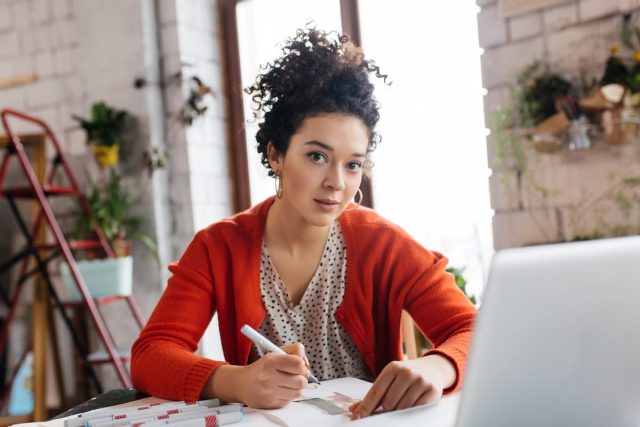 woman-drawing-at-computer
