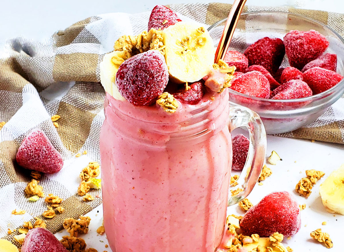simple strawberry oat smoothie