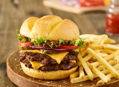 7 Restaurant Chains With the Best Smash Burgers