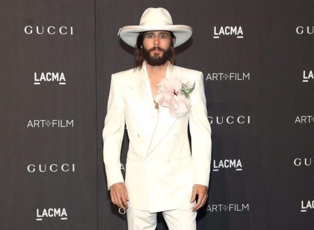 jared leto in white suit and cowboy hat on red carpet