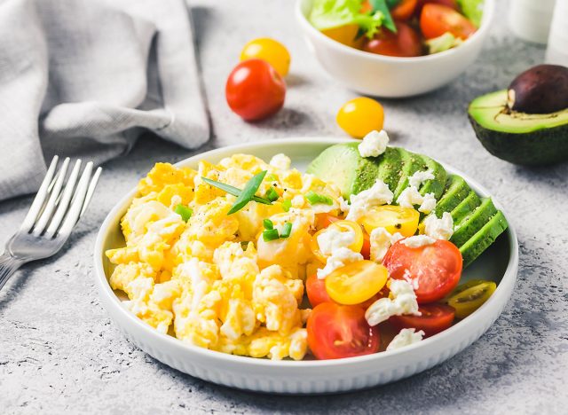 scrambled eggs cheese