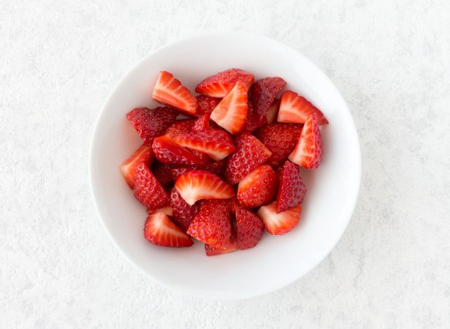 sliced strawberries