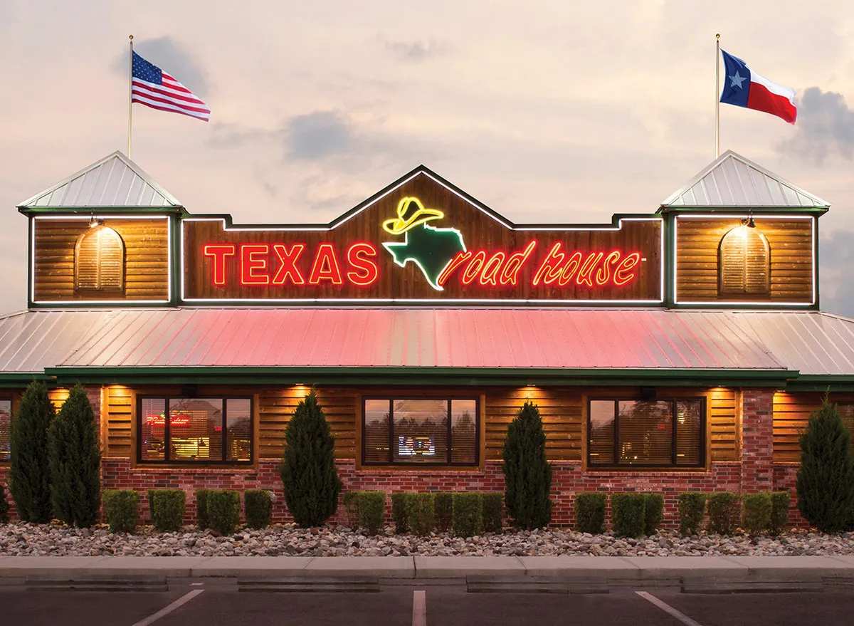 I Tried Texas Roadhouse for the First Time Ever—Here's What I Loved — Eat This Not That