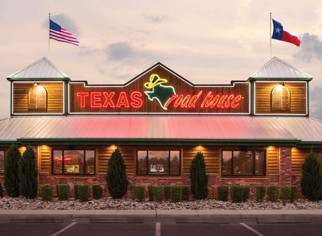 9 Secrets Texas Roadhouse Employees Don t Want You To Know Eat This 9-secrets-texas-roadhouse-employees-don-t-want-you-to-know-eat-this