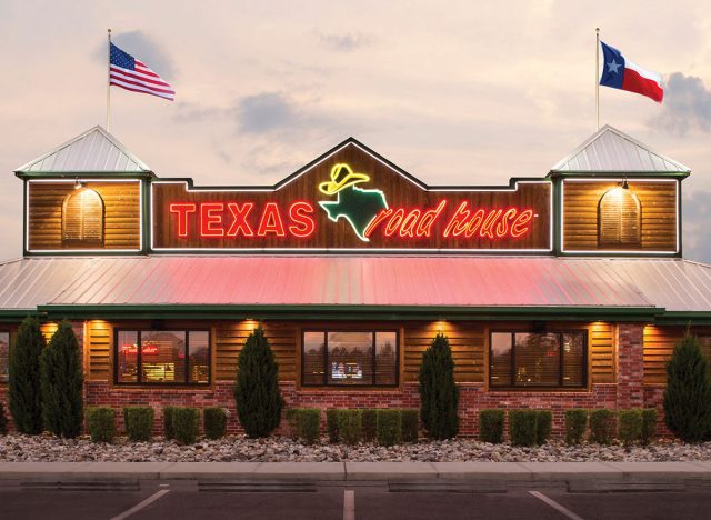 texas roadhouse exterior