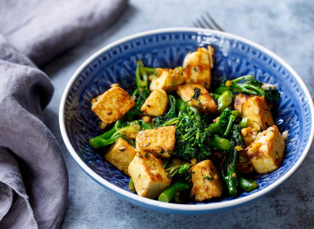 tofu stir fry, high-protein foods to lose belly fat