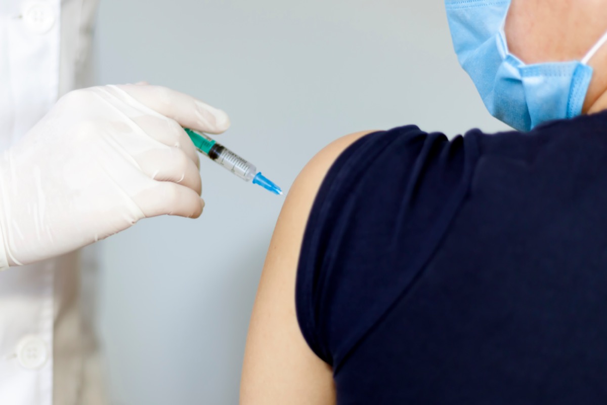 Vaccination of a female patient in a hospital in the infectious ward