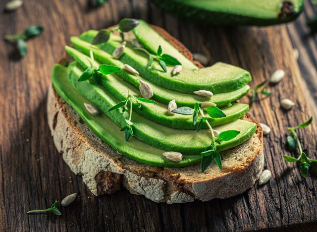 tostada de aguacate