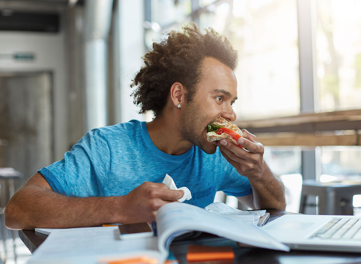 eating while studying