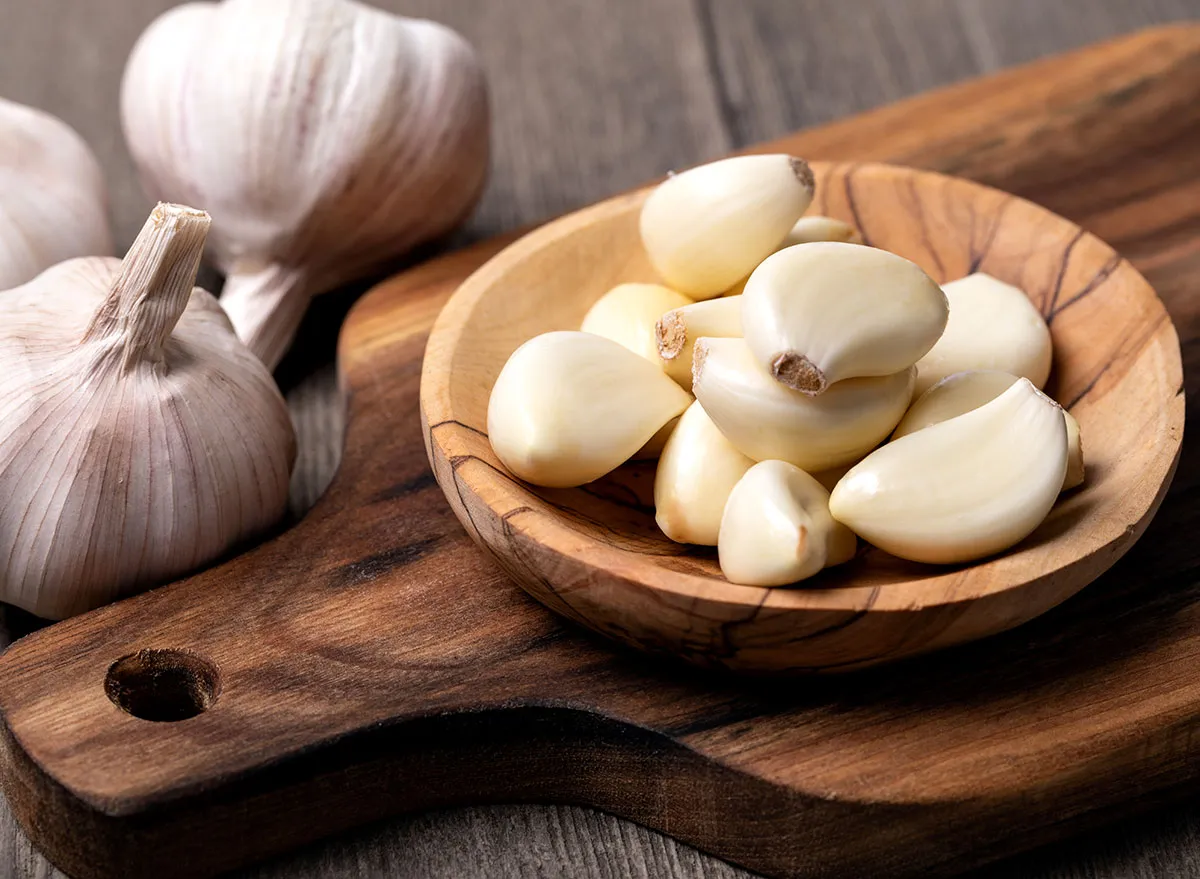 One Major Effect Garlic Has On Your Gut, Says Science — Eat This Not That