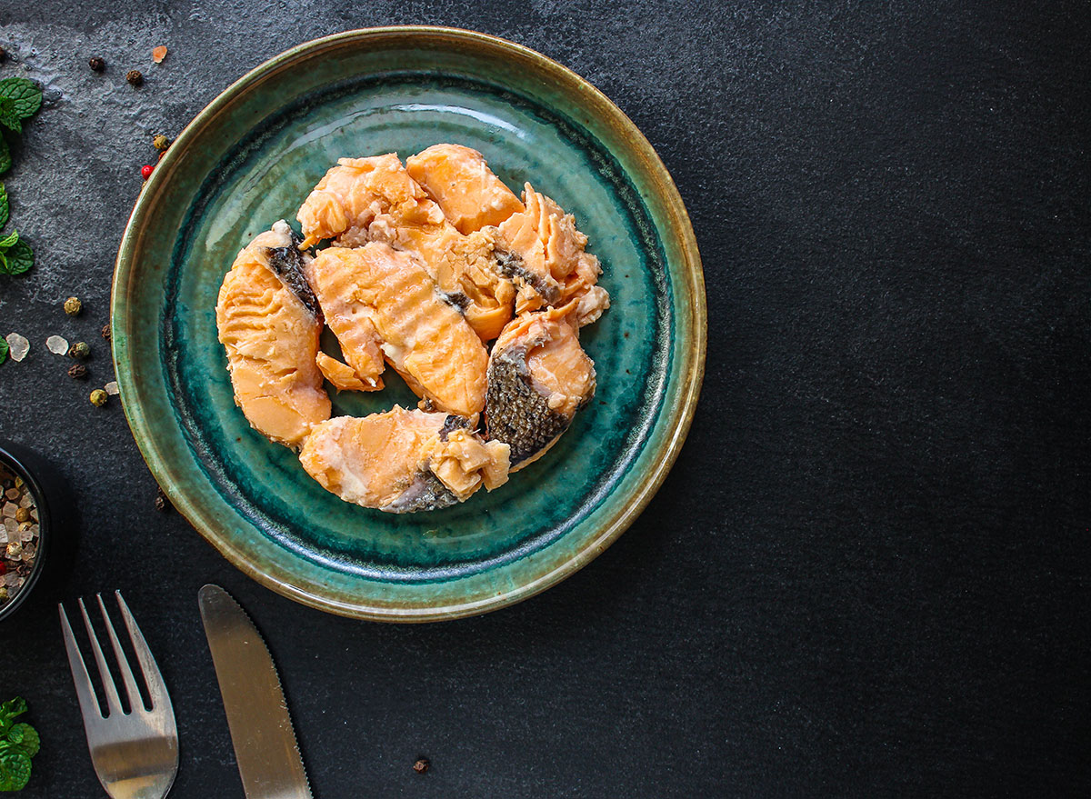 plate canned salmon