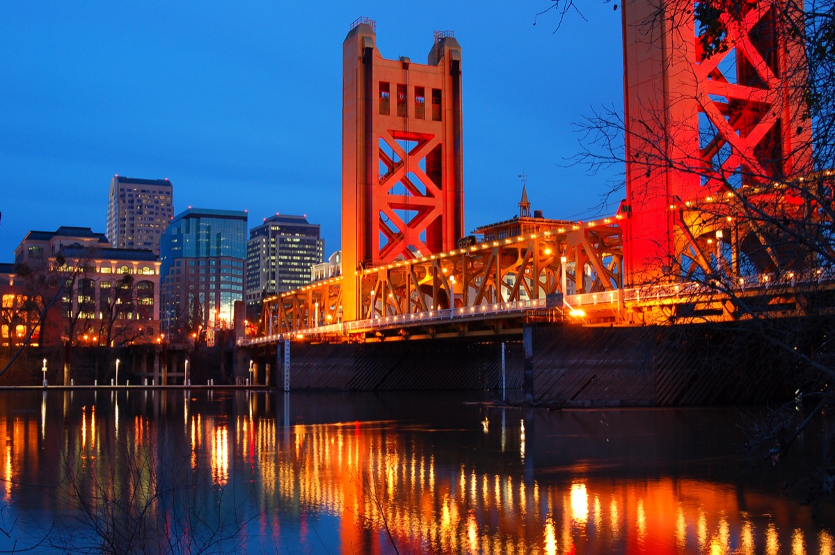 sacramento california skyline and tower bridge at night