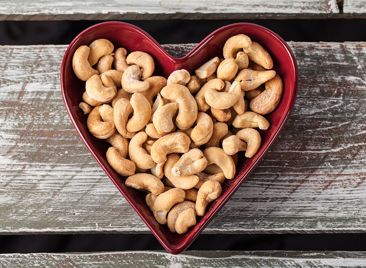 Are Cashews Good for You? Here Are 12 ScienceBacked Benefits